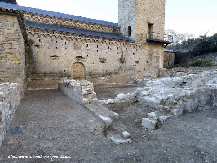 ÁNGULO NORESTE DEL CLAUSTRO CON EDIFICACIÓN POSTERIOR
